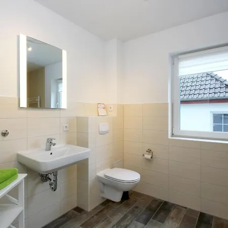 F-1037 Haus Neuendorf - Kaminfeuer * Путбус