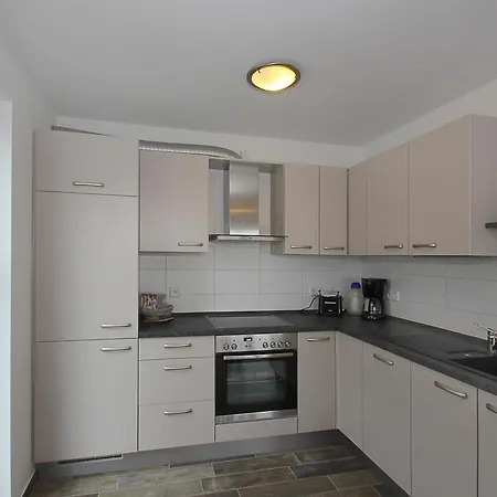 F-1037 Haus Neuendorf - Kaminfeuer